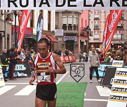 Jose acabando la Media Maratón de La Ruta de la Reconquista en Cangas de Onís